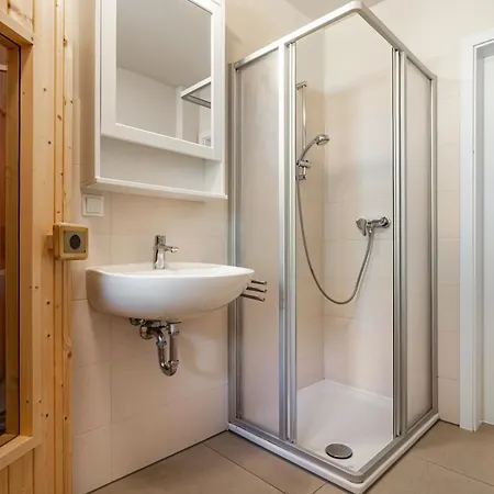 Roter Blitz 1 K112 Tatil Evi Röbel